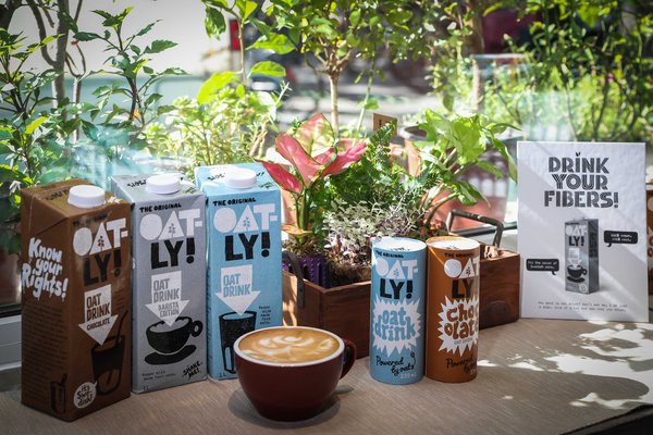 OATLY高品质植物蛋白饮品