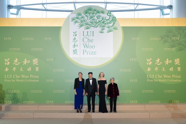 (From left) Secretary Sally Jewell, Chief Executive Officer of The Nature Conservancy , Dr Lui Che-woo, Dr Jennifer A. Doudna and Ms Fan Jinshi at the media session before the Ceremony.