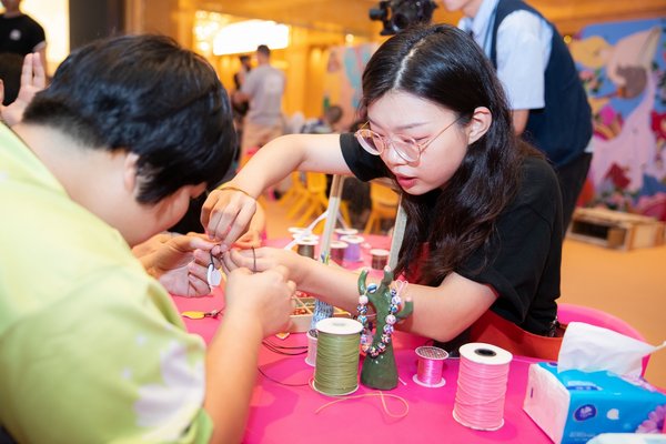 Sands China invited 12 ceramic artisans from Jingdezhen and Dali, China to lead a free Ceramic Artisans Workshop at The Venetian Macao, which was open to the public daily from Aug. 19 to 30.