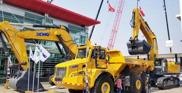XCMG continues on the path to success in Southeast Asia, highlighting upmarket mining equipment and celebrating shovel industry heroes in Indonesia.