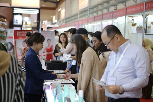 Presents more than 350 exhibitors, 14th edition Cosmobeauté Indonesia 2019 come back as the largest international trade exhibition in Indonesia.