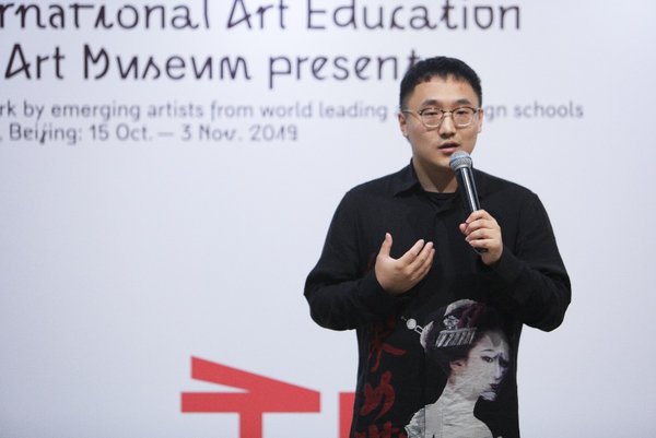 SIA国际艺术教育创始人兼CEO刘子阳发表演讲