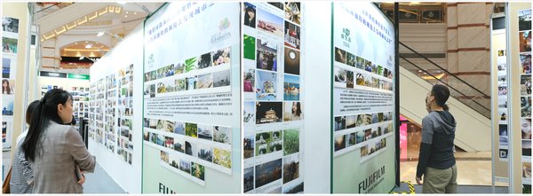 “我印我生活-富士胶片（中国）万人照片展”现场自闭症儿童的摄影作品引人驻足