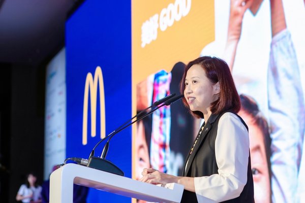 新闻图片：麦当劳中国首席执行官张家茵女士在2019年中国绿色建筑峰会上发表讲话