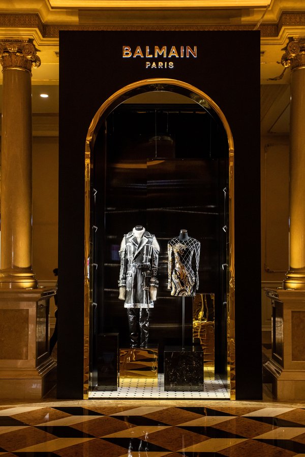 After featuring at the SMFW19 gala night, couture pieces from fashion house Balmain went on display at the main lobby of The Venetian Macao as The Balmain Couture Exhibition.
