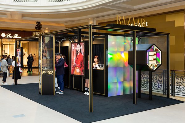 《Harper’s Bazaar》香港版特设的“BAZAAR X SMFW 订制口红”限时推广活动。