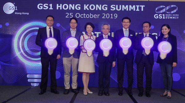 (Left to right) Peter Shiu, Legislative Councillor; Charles Mok, Legislative Councillor; Anna Lin, Chief Executive, GS1 Hong Kong; Dr Raymond So, Under Secretary for Transport and Housing, The HKSAR Government; Joseph Phi, Chairman, GS1 HK Board and Group President & Executive Director, Li & Fung Group and President, LF Logistics; Ricky Wong, Co-founder and Chairman, Hong Kong Television Network Ltd; Rebecca Woo, Senior Director, Operation(Hong Kong), K11 Concepts Limited, officiated the opening