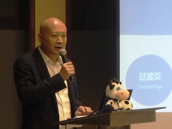 青岛市木工机械协会会长赵立德出席会议并发表演讲