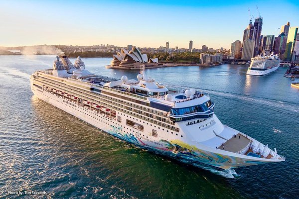 星梦邮轮“探索梦号”于2019年10月27日首抵悉尼开展澳洲母港航季，星梦邮轮假座悉尼白湾邮轮码头（White Bay Cruise Terminal）举行盛大首航典礼