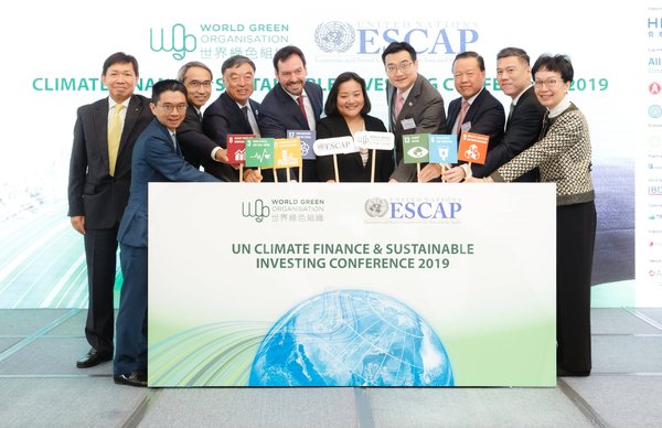 Dr. Tientip Subhanij, Chief of Financing for Development Section, MPFD, ESCAP, United Nations (5th from right), and Dr. William Yu, Founder & Chief Executive Officer of World Green Organisation (4th from right) attended the conference with honourable guests.