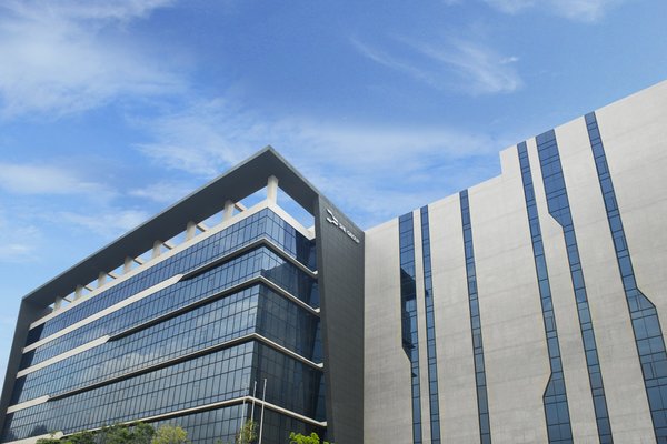 作为瑞健迄今为止最大的工厂，六福工厂拥有63000平方米的现代办公空间和先进的制造能力。
