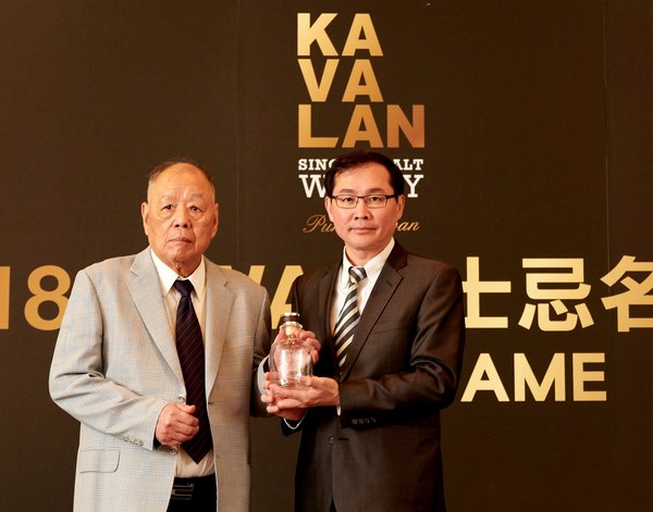 金车董事长李添财与总经理李玉鼎入选 World Whiskies Awards 威士忌名人堂（Hall of Fame），他们不仅是榜上唯一的华人，也是前所未有同时上榜的父子档。