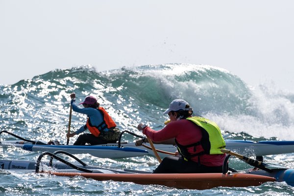 World’s elite paddlers make Splash at Steelcase Dragon Run 2019 over 21KM of water between Clearwater Bay and Stanley in Hong Kong.