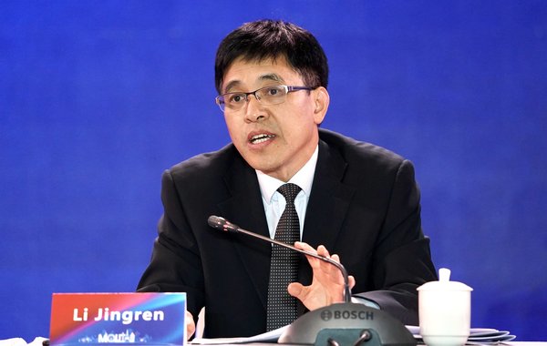 茅台集團黨委副書記、總經理李靜仁在大會上發言