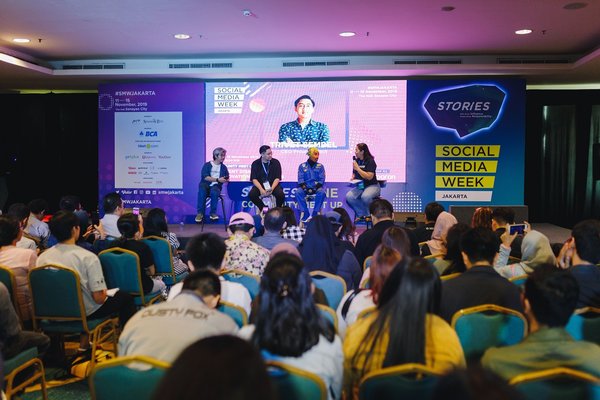 Community Meet Up Class “Content Disruption & Innovation That Works” by Fluxcup (Content Creator), Yusuf ‘Dalipin’ Arifin (Chief of Storyteller, kumparan), and Trivet Sembel (CEO, Proud Project) at SMW Jakarta. Photo credit: @sweet.escape