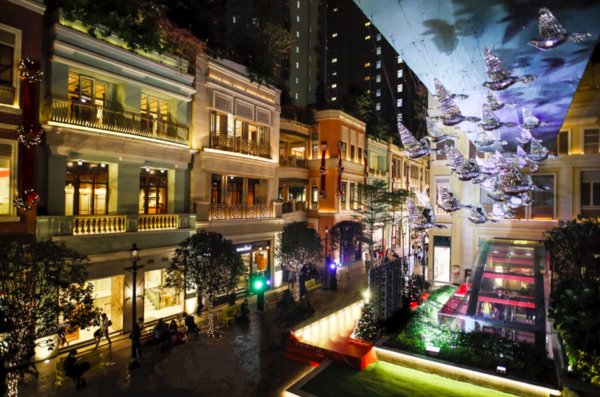 Lee Tung Avenue and First Initiative Foundation Presenting World-renowned Artist's Dove Installation Feathered Ascent along with The Spirit of Christmas from London, Wishing Hong Kong a Christmas in Perfect Harmony