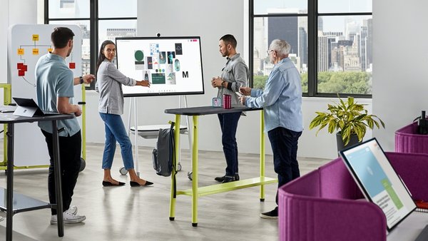 Steelcase Flex Collection includes moveable desks, tables, markerboards, carts, screens and accessories, allowing users to easily reconfigure its elements and adjust boundaries to provide the right amount of privacy for both team and individual needs.