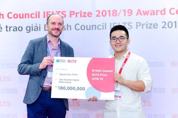 Nguyen Duc Thinh (8.0 IELTS) was the first prize winner of local IELTS Prize 2018/19.