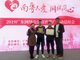 李锦记中国企业事务总监赖洁珊女士（左一）与李锦记希望厨师陈明立（左二）、冯良义（右二）、黑俊生共同庆祝获得该殊荣