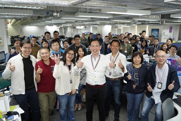 With a deep understanding of enterprise business needs, Sam (centre) will lead HKBN’s IT team to drive internal innovation so that it can deliver the benefits of digital transformation to its external customers.