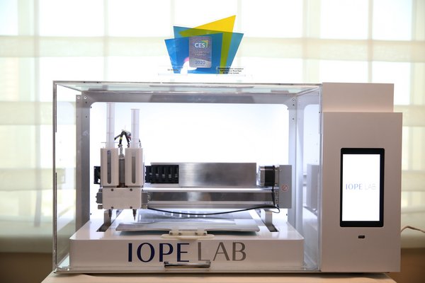 荣获CES 3D打印领域创新奖（Innovation Award）的“3D打印定制型面膜”