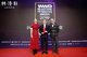 WWD主编Jenny（左一）为林清轩颁发“年度焦点企业奖”