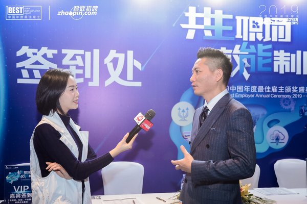 东呈国际集团副总裁胡长征接受广州电视台采访