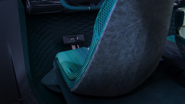 概念车前排座椅的背板由科思创的Maezio™ 连续纤维增强热塑性复合材料制成（图片来源：广汽集团）