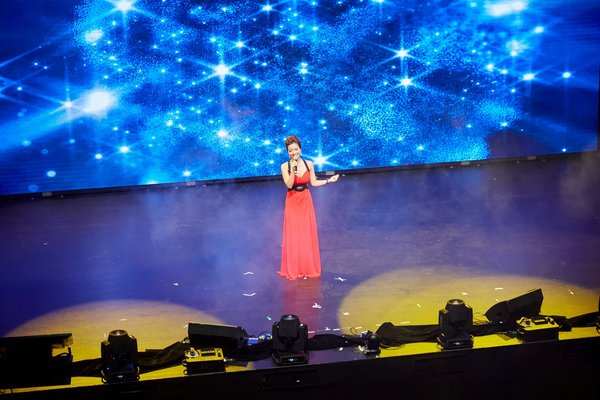 Huong Anh seen performing a Vietnamese song in front of a global audience, adding both diversity and culture to the glamourous evening.