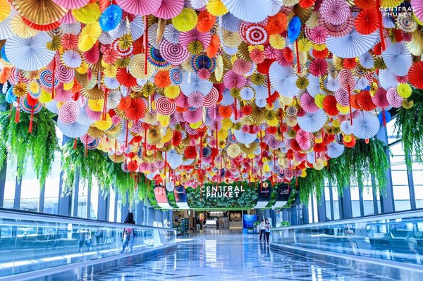 春节泰国尚泰普吉推 “珍珠巴扎”活动 珍珠皇冠亮相现场