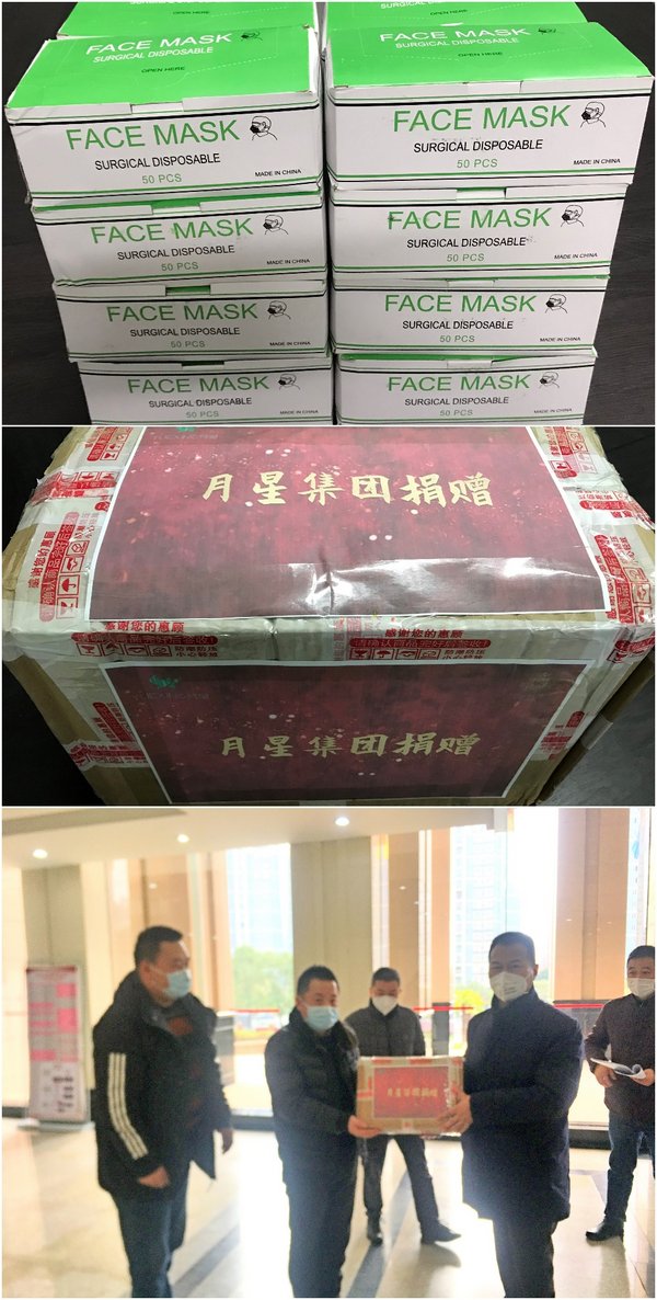 武汉环球广场总经理吉志刚向盘龙城经济开发区管委会书记曹家汉（右一）捐赠物资