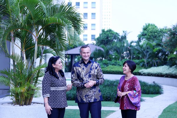 Board of Directors of PT Marsh Indonesia. From left: Mira Sih’hati -- Director, Douglas Ure -- President Director and CEO, Yosephin Dewi -- Chief Financial Officer.