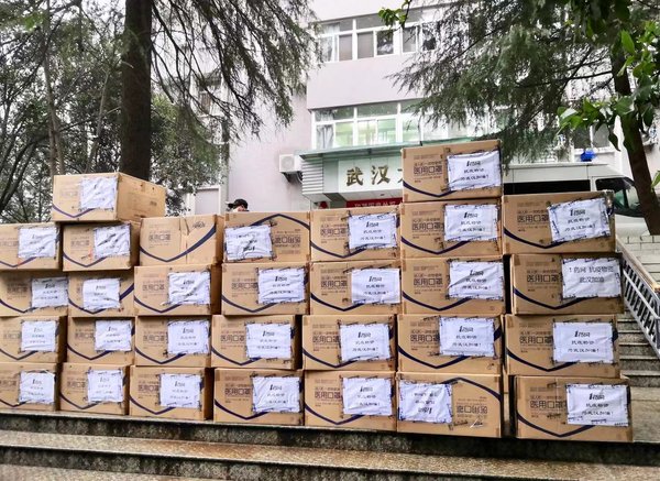 1药网向武汉捐赠10万个医用口罩。