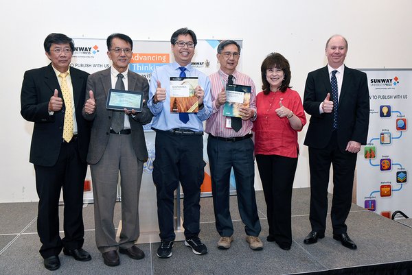 At the launch of the Mathematics: Revision Guide for Pure Mathematics 3 and Economics: Model Essays Ng Kim Huat; Dato’ Dr Lee Weng Keng, Chief Executive Officer, Education and Healthcare Division, Sunway Group; authors Wong Wai Leong and Yong Yau with Dr Elizabeth Lee and Professor Graeme Wilkinson, Vice-Chancellor, Sunway University