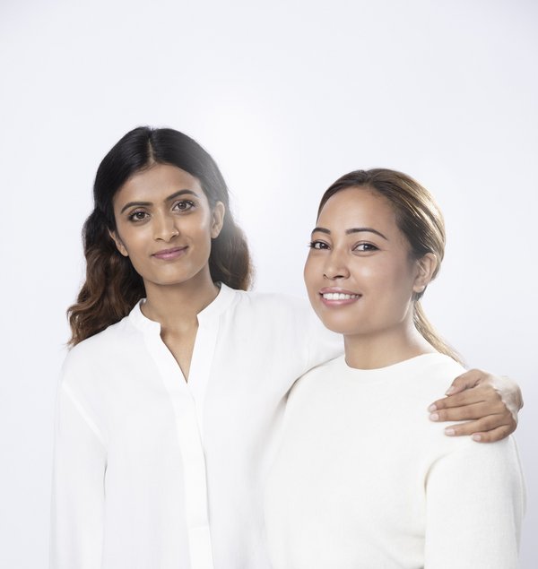2020年「THE POWER OF RADIANCE」大獎得主Pratiksha Pandey (左)和 Binita Shrestha (右)
