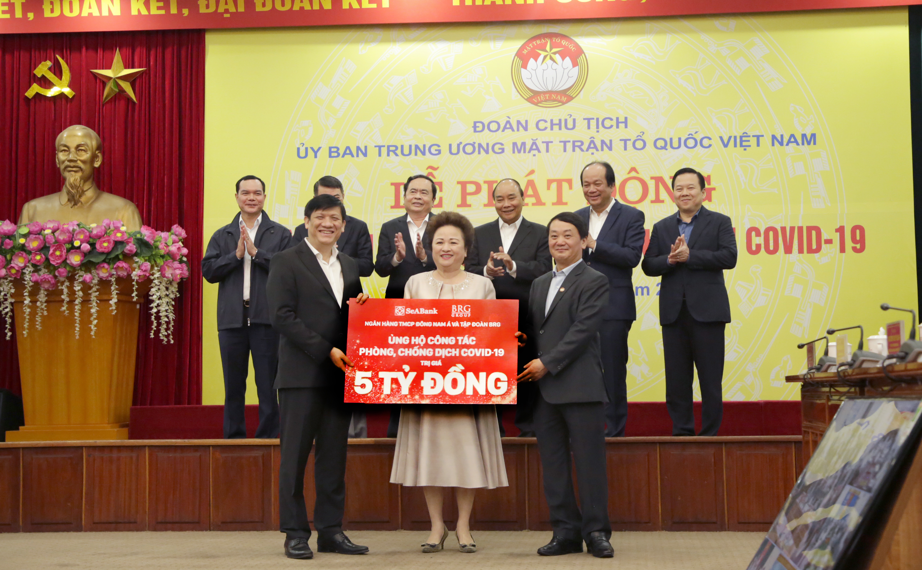 Madame Nguyen Thi Nga - BRG Group Chairwoman - supports VND 5 billion ...