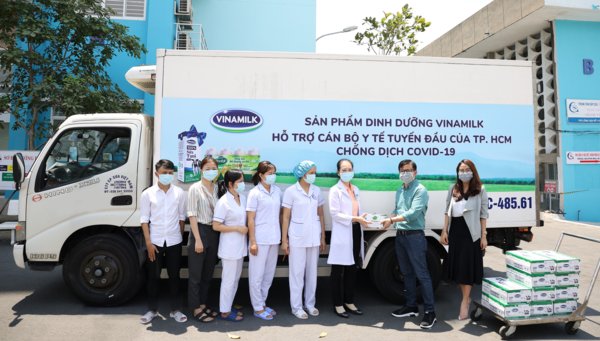 Vinamilk delivered milk products to frontline doctors in Ho Chi Minh City