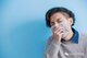 过敏体质的人很容易出现流鼻涕、打喷嚏、鼻子痒、眼睛痒、流眼泪等过敏症状。