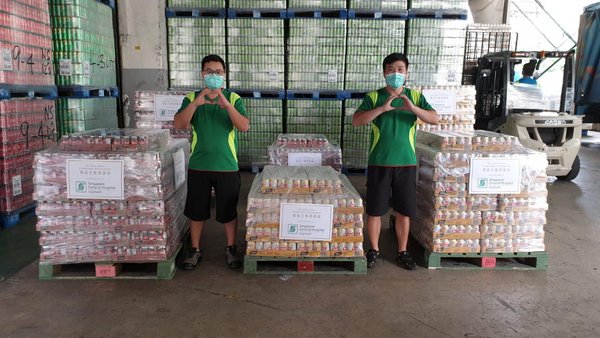 Yeo’s is delivering 75,000 cans of H2O to the Alliance of Guest Workers’ Outreach and 120,000 cans of nutrition drinks to migrant workers receiving treatment at hospitals in Singapore to show support and care. The first batches of drinks have been delivered to the Singapore General Hospital and Bright Vision Hospital. This is the latest effort from Yeo’s to support the Singapore community after delivering nutrition drinks to five public hospitals in February 2020.