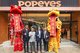 Popeyes上海旗舰店开业仪式嘉宾合影（从左至右：永业思南总经理李海宇、淮海集团董事长孙忠明、Popeyes中国首席执行官Raphael Coelho以及汉堡王中国首席执行官朱富强）