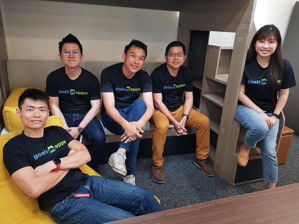 The GoalsMapper team offered a month's free subscription to financial advisers (From Left: Raymond Foong, Business Development Director, GoalsMapper; Leong Boon Liang, Business Development Manager, GoalsMapper; Wayne Chen, CEO, GoalsMapper; Pok Siau Kua, CTO, GoalsMapper and June Mokl,Business Development Manager, GoalsMapper)