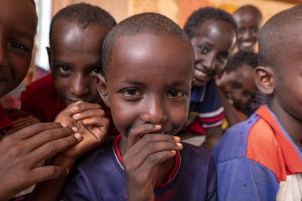 传音控股携手联合国难民署支持非洲儿童教育事业