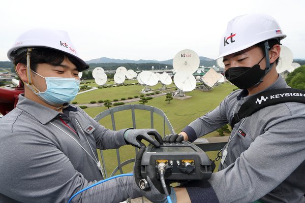 KT SAT engineers check a satellite antenna at the Kumsan Satellite Service Center.
