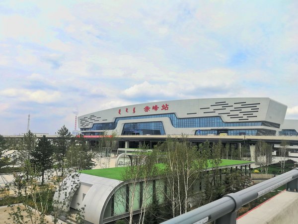 Hitachi Elevator provides escalators and elevators to Chifeng West Railway Station, part of the newly opened Kazuo-Chifeng High-speed Railway