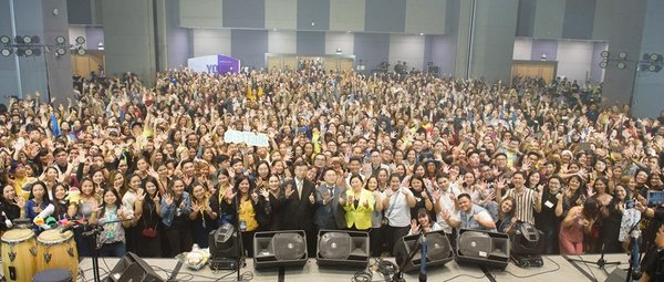51Talk’s annual teachers’ day celebration draws in thousands of their home-based English teachers. At the center are 51Talk Co-Founder and COO Liming Zhang, Founder and CEO Jack Huang, and Country Head Jennifer Que.