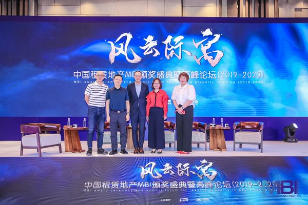 嘉宾从左至右：刘昕、张智聪、麦伟基、郑舒燕、杜颖颖