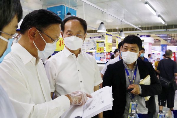 冀岩局长查看进口水产品的食品安全管理情况