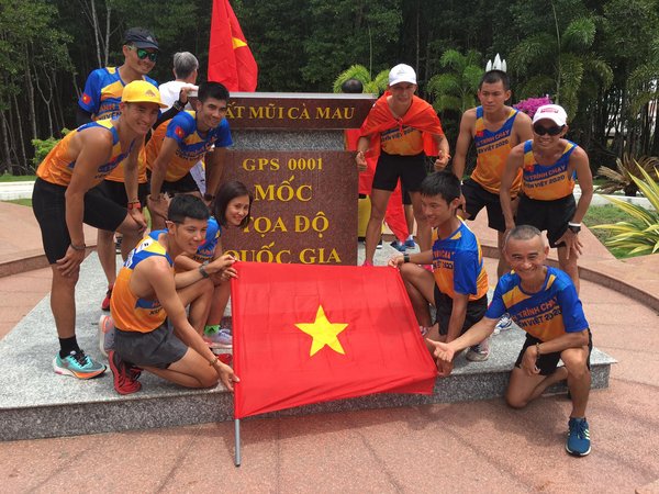 Vietnam Ekiden team completing the 10-day “Trans-Vietnam Run” at Ca Mau Cape at 11:00hr on June 20, 2020.