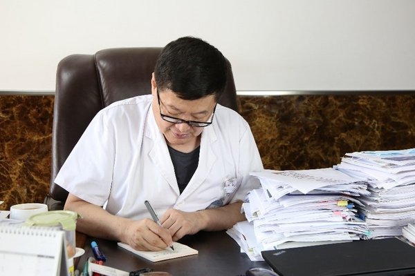 哈尔滨血液病肿瘤研究所所长、中国临床肿瘤学会（CSCO）监事会监事长马军教授开出东北地区的首张处方。哈尔滨血液病肿瘤研究所成为全国首家正式准入的公立医院