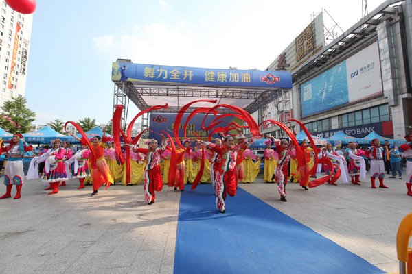 现场东北特色舞蹈表演